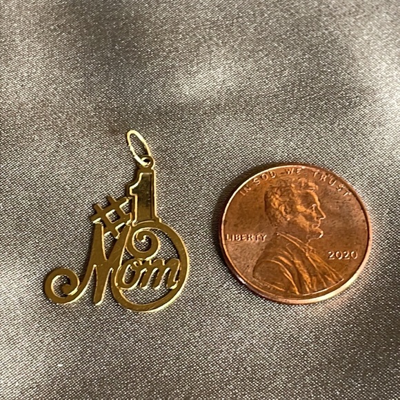 Vintage Never Worn Solid 14k #1 Mom Pendant - Picture 2 of 4